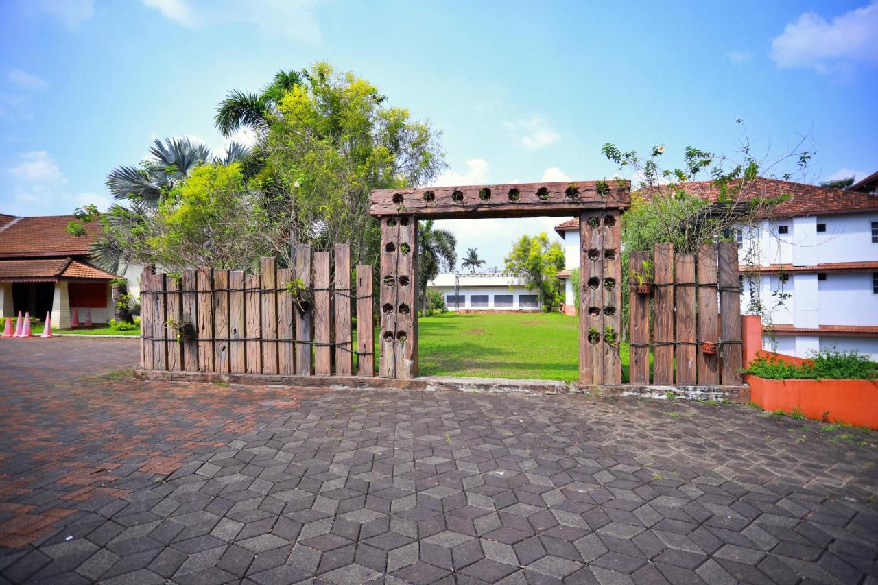 Clay House Hotel Thrissur Exterior photo
