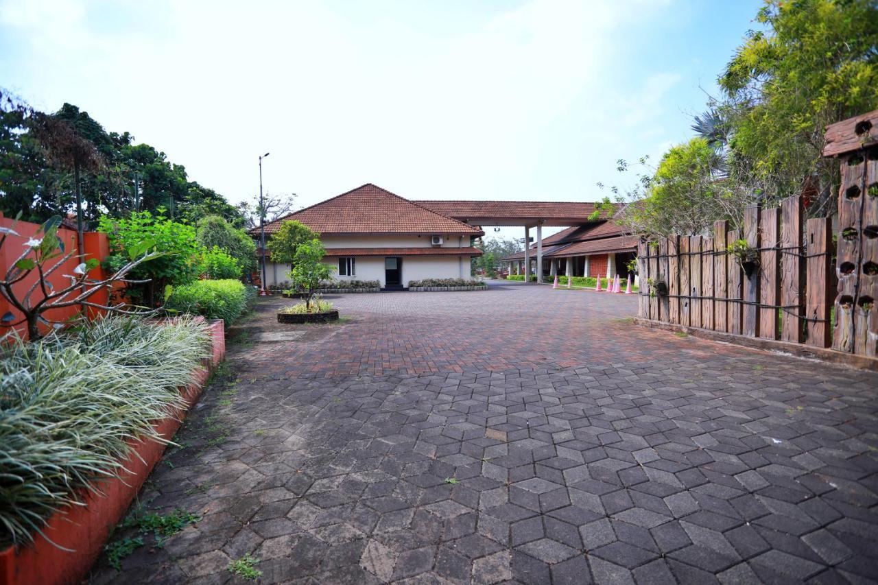 Clay House Hotel Thrissur Exterior photo