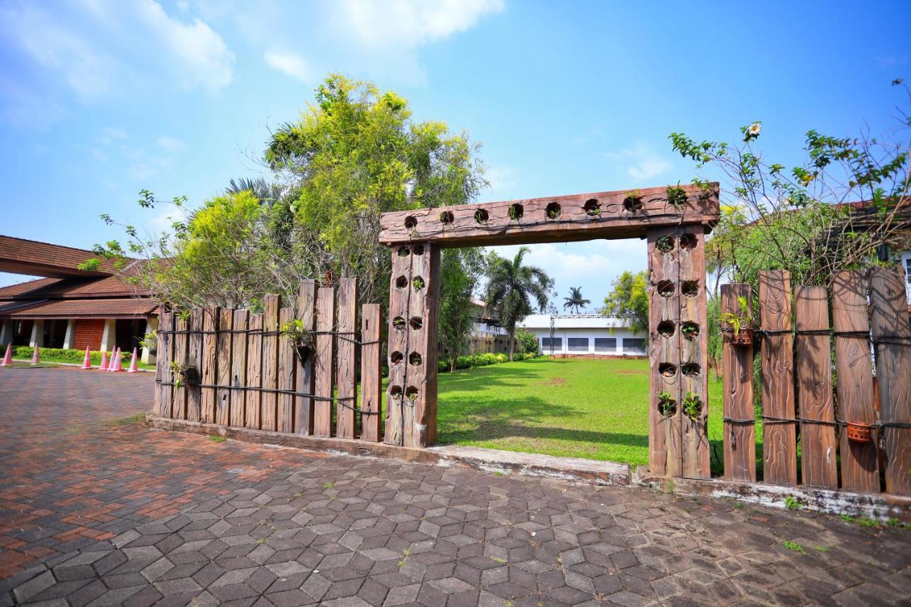 Clay House Hotel Thrissur Exterior photo